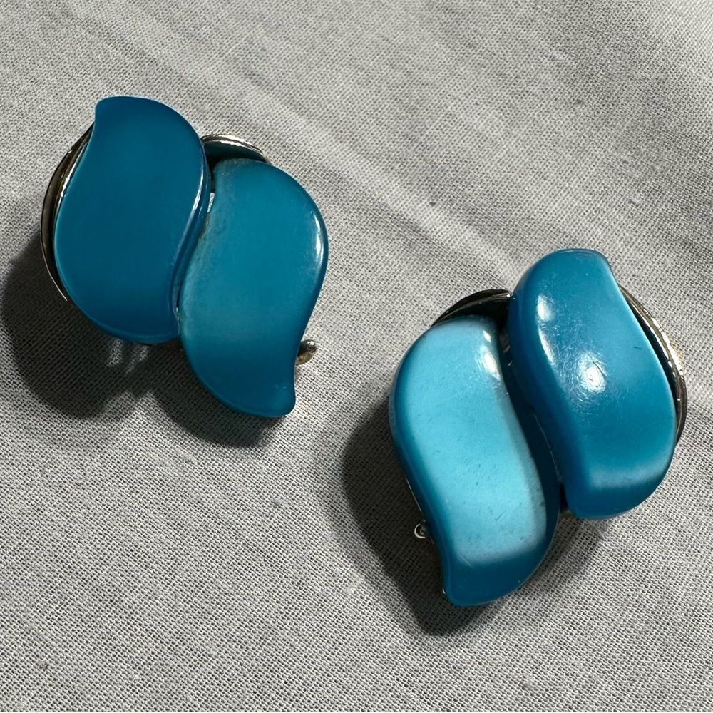 Vintage Signed Lisner Aqua Blue Lucite Clip Earrings